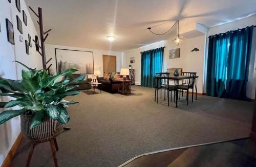 Ironwood Casa | Downtown Green Room at Villages on Aurora