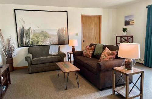 Ironwood Casa | Downtown Green Room at Villages on Aurora
