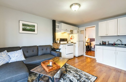 Hallowell Apartamento | Downtown Hallowell Retreat w/ Water Views!