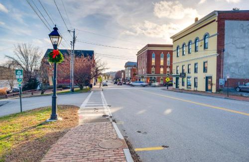 Hallowell Apartamento | Downtown Hallowell Retreat with Water Views!