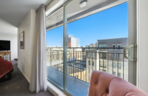 Christchurch City Centre Cabaña | Downtown Haven - Christchurch Holiday Apartment