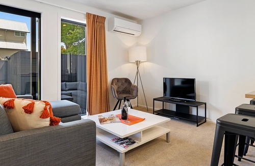 Linwood Cabaña | Downtown Hideaway - Christchurch Holiday Home
