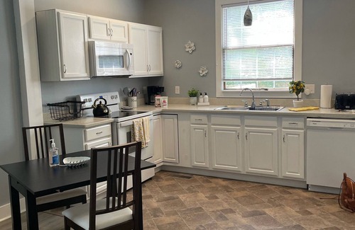 Thomasville Casa | Downtown Historic Acorn Cottage