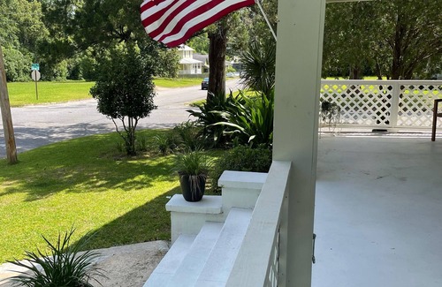 Thomasville Casa | Downtown Historic Acorn Cottage