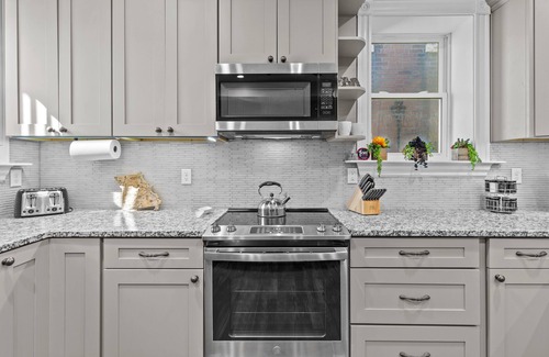 Shaw Casa | Downtown Historic Retreat [w/ Balcony & Grill}