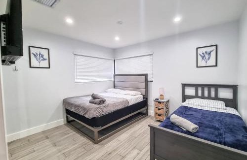 Little Ranches Casa | Downtown Hollywood - 3 miles to Beach - Sleeps 8