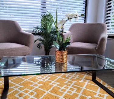 Little Ranches Casa | Downtown Hollywood - 3 miles to Beach - Sleeps 8
