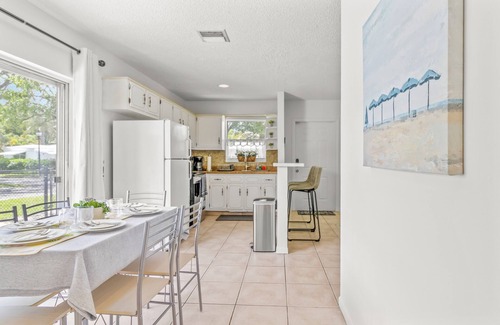 Parkside Casa | Downtown Hollywood: Guitar and 5 mins to Beach!