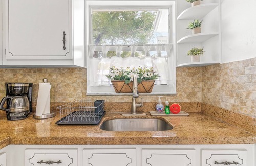 Parkside Casa | Downtown Hollywood: Guitar and 5 mins to Beach!
