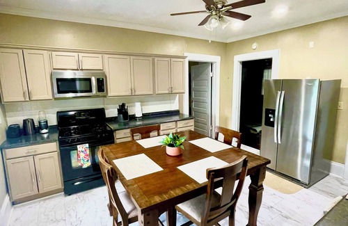 Macon Casa | Downtown Home Conveniently Located