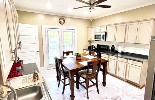 Macon Casa | Downtown Home Conveniently Located