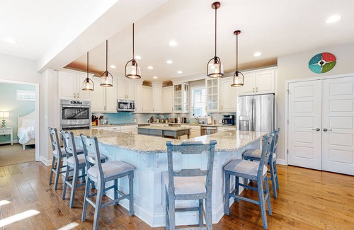 Country Club Estates Casa | Downtown home near the ocean with enclosed yard, WiFi, AC & beach gear - dogs OK