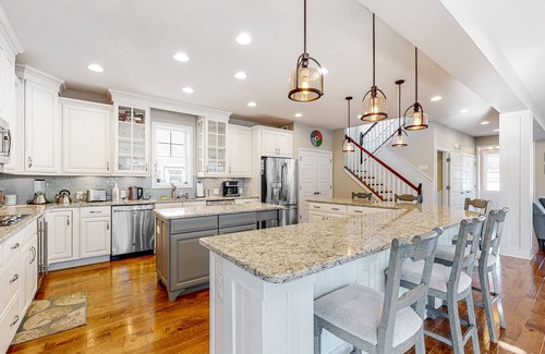 Country Club Estates Casa | Downtown home near the ocean with enclosed yard, WiFi, AC & beach gear - dogs OK