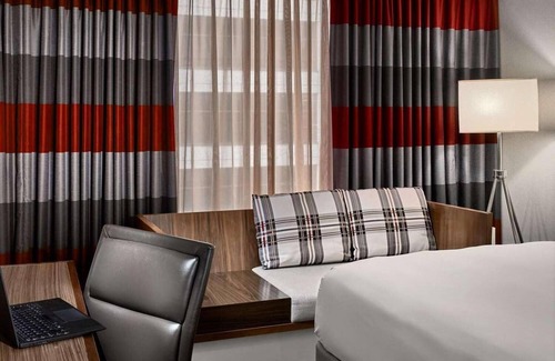 Center City West Complejo | Downtown Hotel Near Fairmount Park! Pet-Friendly Unit, Outdoor Pool!