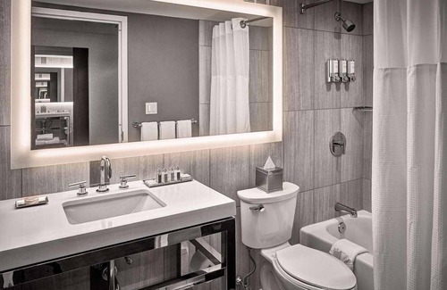 Center City West Complejo | Downtown Hotel Near Fairmount Park! Pet-Friendly Unit, Outdoor Pool!