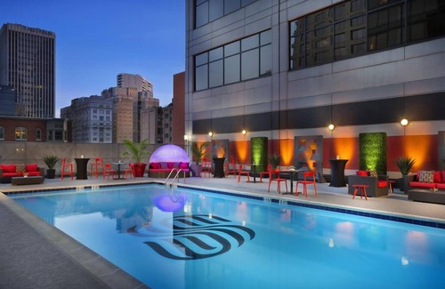Center City West Hotel | Downtown Hotel near Rittenhouse Square! Modern and Pet-friendly Suite, Pool!