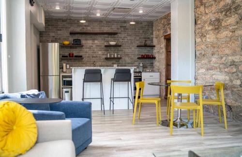 Eureka Springs Historic District Casa | Downtown+HotTub+Wifi+FreeParking Entire Building @151 Spring
