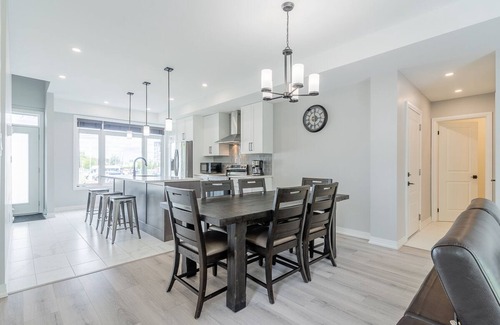 Belleville Casa | Downtown House 3BDR 2Bath BBQ HDTV Wi-Fi Balcony Sleeps up to 6