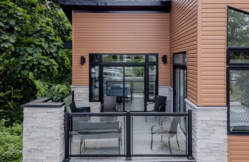 Belleville Casa | Downtown House 3BDR 2Bath BBQ HDTV Wi-Fi Balcony Sleeps up to 6