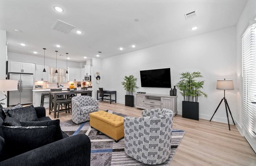 South Central Houston Casa | Downtown Houston New House!