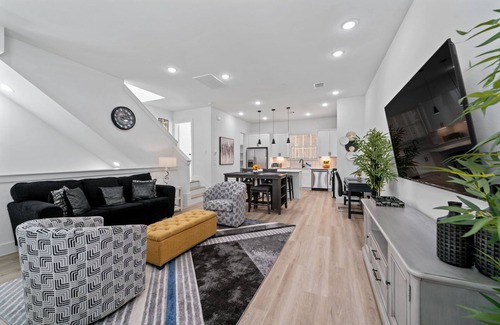 South Central Houston Casa | Downtown Houston New House!