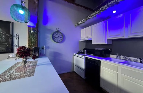 Detroit Apartamento | Downtown: Industrial Brick Chill Loft