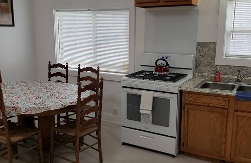 Ionia Casa | Downtown Ionia 2 Story Cottage