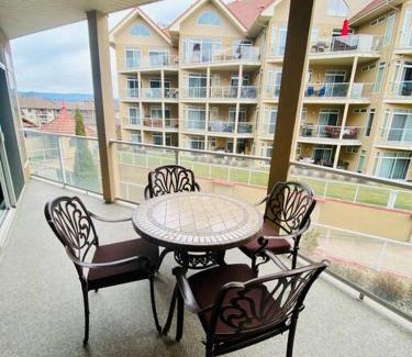 North End Apartamento | Downtown Kelowna 2 Bdrm 2 Bath Waterfront Condo