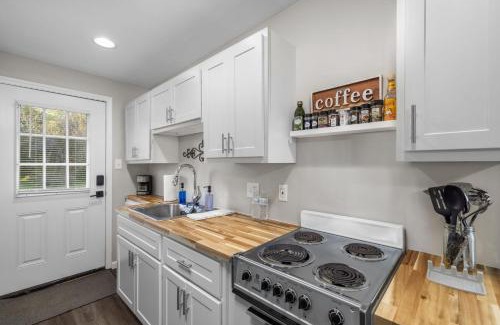 Kimmswick Casa | Downtown Kimmswick Studio Newly Renovated