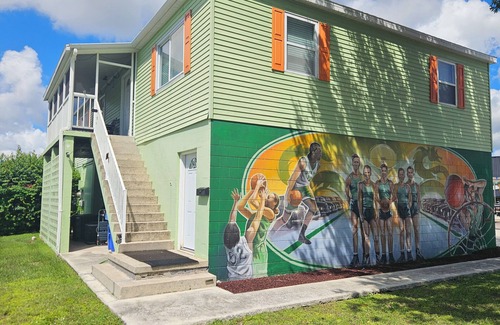 Lake Placid Apartamento | DOWNTOWN LAKE PLACID FLORIDA MURAL TOUR APARTMENT - CLEAN AND NICE!