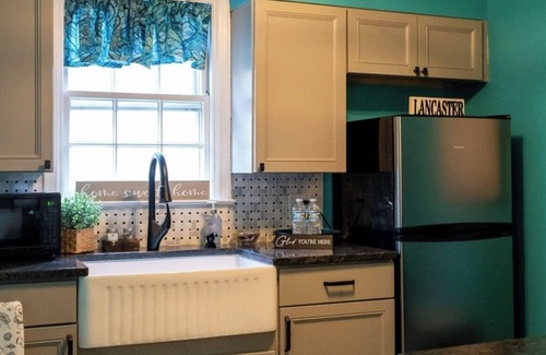Lancaster Apartamento | DOWNTOWN Lancaster Studio Apartment! “Modern Meets Vintage.”
