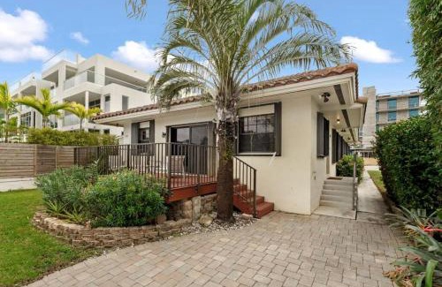 Hendricks and Venice Isles Casa | DOWNTOWN LAS OLAS WATERFRONT HOME UPDATED UNIT