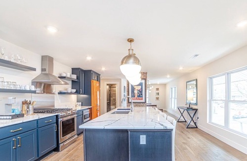 North Central Columbia Apartamento | Downtown Loft w/ Gourmet Kitchen. Walk Everywhere!
