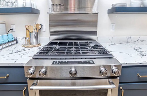 North Central Columbia Apartamento | Downtown Loft w/ Gourmet Kitchen. Walk Everywhere!