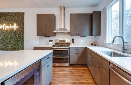 North Nashville Casa | Downtown Luxury - 10 Beds Free Parking