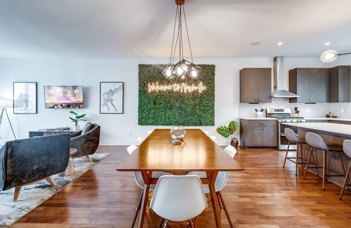 North Nashville Casa | Downtown Luxury - 10 Beds Free Parking