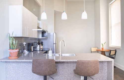 East Town Apartamento | Downtown Luxury 1BR Loft