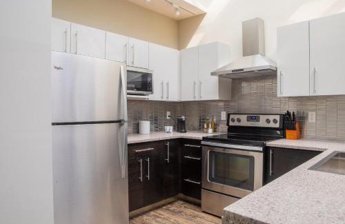 East Town Apartamento | Downtown Luxury 2BR Penthouse Apt