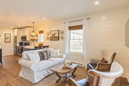 West Dundee Apartamento | Downtown Luxury Farmhouse Apartment #2