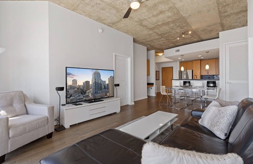 Second Street District Condominio | Downtown Luxury Hi-rise 2 BR / 2Bth, 2 plazas de garaje, gimnasio, piscina climatizada, 70 "HDTV