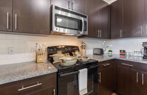 Courier City - Oscawana Apartamento | Downtown Luxury | Pool, Gym,FREE Parking and more!