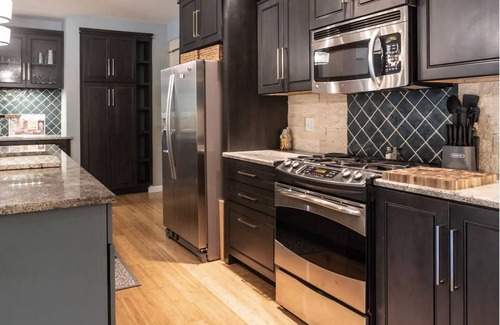Eureka Springs Historic District Condominio | Downtown luxury, full amenities with parking