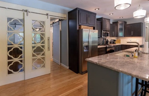 Eureka Springs Historic District Condominio | Downtown luxury, full amenities with parking