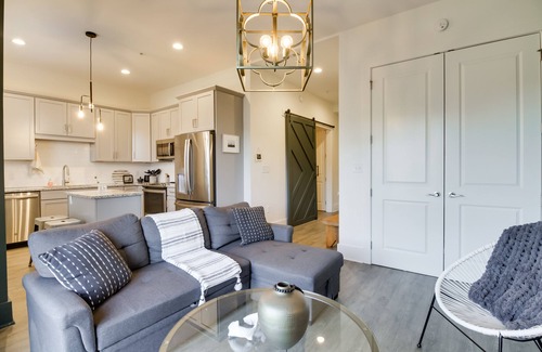 Central Business District Apartamento | Downtown Lynchburg Condo w/ James River Views