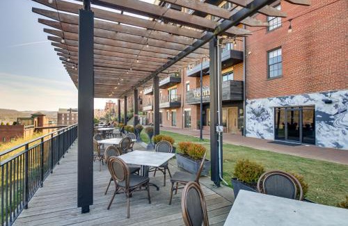 Central Business District Apartamento | Downtown Lynchburg Condo with James River Views