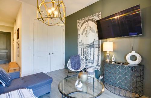 Central Business District Apartamento | Downtown Lynchburg Condo with James River Views