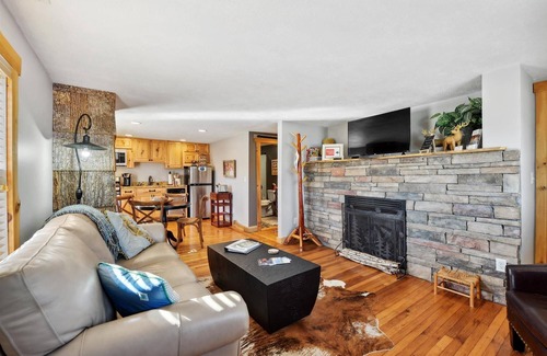 Blowing Rock Cabina | Downtown Main Street -2 BR PATIO CERCADO