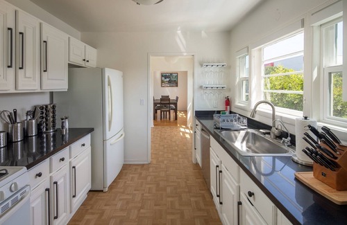 The Strand Apartamento | El centro de Manhattan Beach Getaway, vista al mar, a pie de playa y restaurantes!
