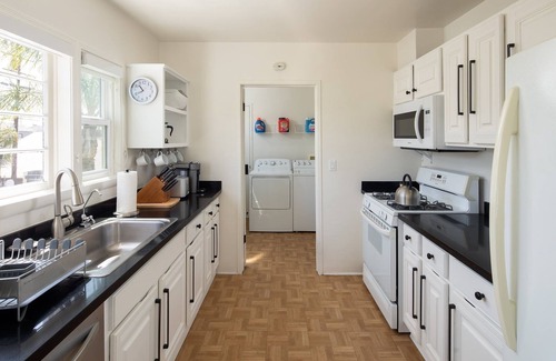 The Strand Apartamento | El centro de Manhattan Beach Getaway, vista al mar, a pie de playa y restaurantes!