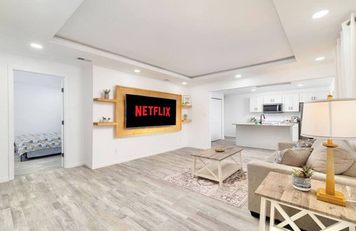 McAllen Casa | Downtown McAllen - Sleeps 10